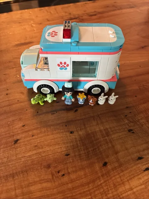 LEGO Friends 41445 Vet Clinic Ambulance - **AMBULANCE One Person And A Few Pets