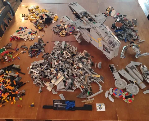Lego Star Wars UCS The Razor Crest 75331 lot and over 3000 parts