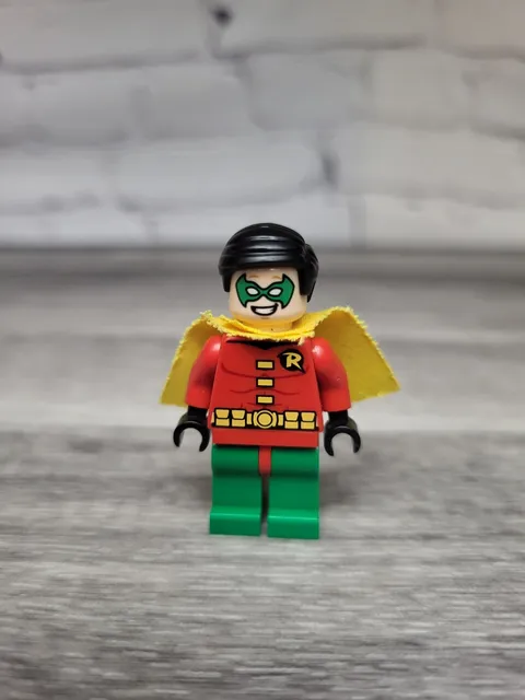 LEGO Robin Minifigure sh0112a Very Short Yellow Cape Batman DC Super Heroes