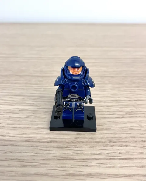 LEGO Minifigures Series 7 Galaxy Patrol Minifigure Retired 8831
