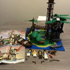 LEGO Pirates: Forbidden Island (6270) Incomplete w/ Manual
