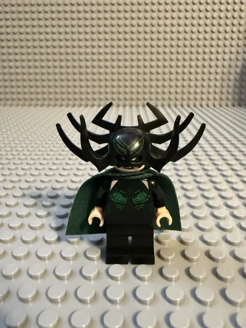 LEGO Hela Minifigure sh0406 Marvel Super Heroes From Set 76084 Battle For Asgard