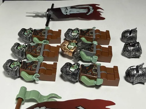 LEGO Minifigure Lot Troll Warriors & Banners (cas375, cas368, cas359)
