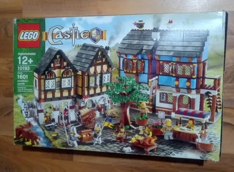 Lego Kingdoms 10139 Town Village Complete Set Castle Minifigs Box Instr