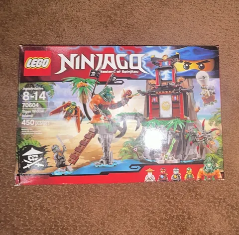 LEGO NINJAGO Tiger Widow Island 70604  Ages 8-14 Retired (2017) damaged Box