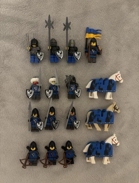 LEGO Castle Black Falcons Minifigure Lot and Horses with Barding