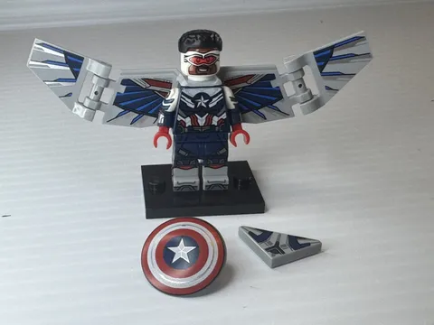 Lego Marvel Sam Wilson Captain America, Falcon Winter Soldier Minifigure 71031