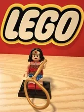 Lego DC Super Heroes Wonder Woman Minifigure With Accessory