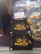 LEGO TECHNIC: App-Controlled Cat D11 Bulldozer (42131)