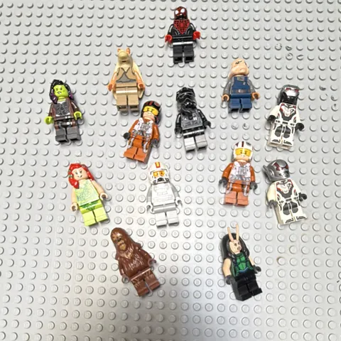 LEGO Star Wars/Marvel/DC 1 RANDOM Minifigure (READ)