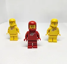 Vintage LEGO Classic Space Astronaut Minifigure Lot (1980s) – 3 Complete Figures