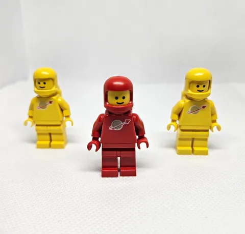 Vintage LEGO Classic Space Astronaut Minifigure Lot (1980s) – 3 Complete Figures