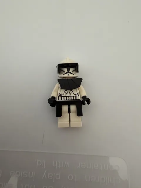 LEGO Star Wars Clone Trooper Minifigure Phase 1 Black Visor and Pauldron sw0286