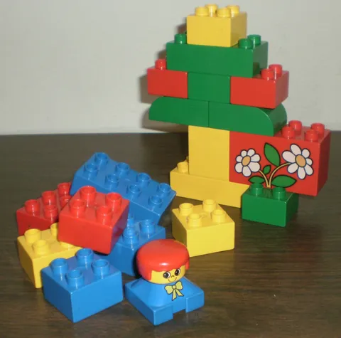 Lego DUPLO 2275 Sarah's Flower Garden - 19 Piece Set - Complete with Minifig