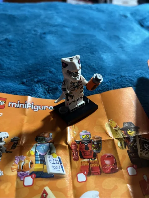 Robot T. rex Series 29 Robo Dino Battery Dinosaur LEGO® Minifigure Mini Figure