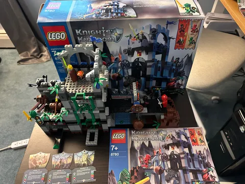 LEGO Knights Kingdom 8780 Citadel of Orlan Complete w/ Box + Instruction + Cards