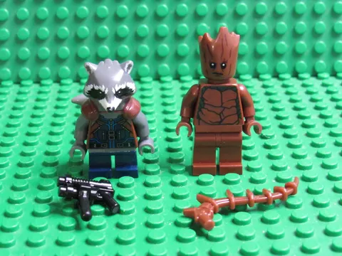 Lot 2 LEGO Marvel Super Heroes minifigures Teen Groot & Rocket Raccoon RG32