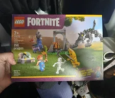 LEGO Fortnite 77075 Peely & Sparkplug's Camp 250pc Set Age 7+ Bonus Outfit