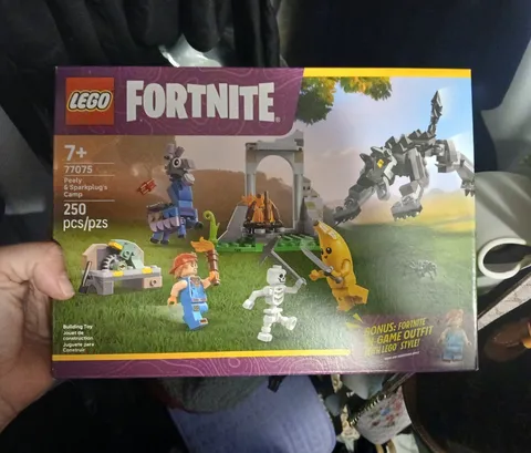LEGO Fortnite 77075 Peely & Sparkplug's Camp 250pc Set Age 7+ Bonus Outfit