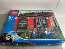 Lego World City Train Engine Shed 10027 PRE OWNED