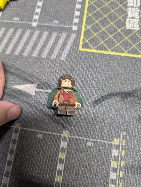 LEGO The Lord of the Rings Frodo Baggins Minifigure Hobbit Sting 9472 lor028