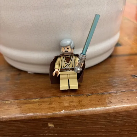 LEGO Star Wars Obi-Wan Kenobi Minifigure Old w/ Cape &  Light Sabre