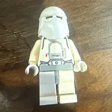 LEGO Star Wars Snowtrooper Minifigure White Armor with Helmet (No Cape)