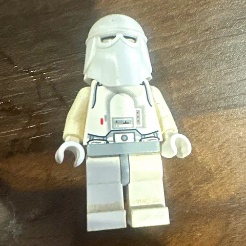 LEGO Star Wars Snowtrooper Minifigure White Armor with Helmet (No Cape)