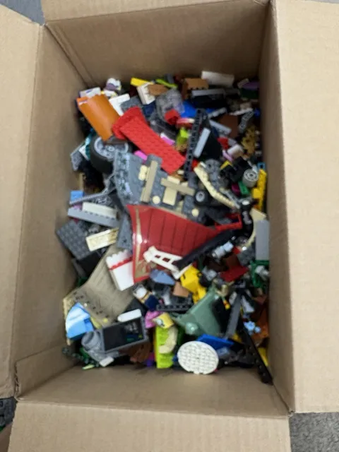 12 Pounds Of Bull Legos From Assorted Sets
