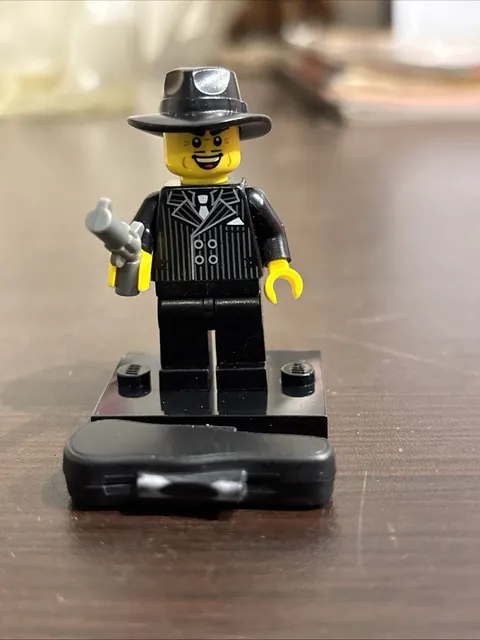 LEGO Minifigure Series 5 - Gangster including stand & accessories EUC