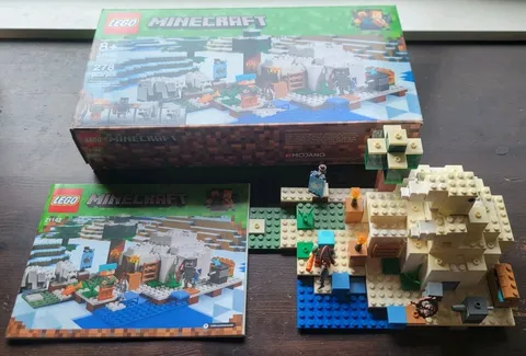 Complete + Box + Instructions Lego Set 21142 Minecraft "The Polar Igloo"
