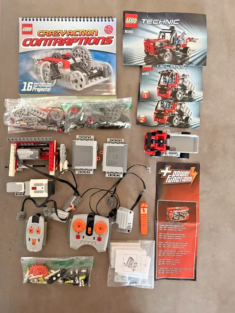 LEGO TECHNIC: Mini Container Truck (8065) + Power Functions