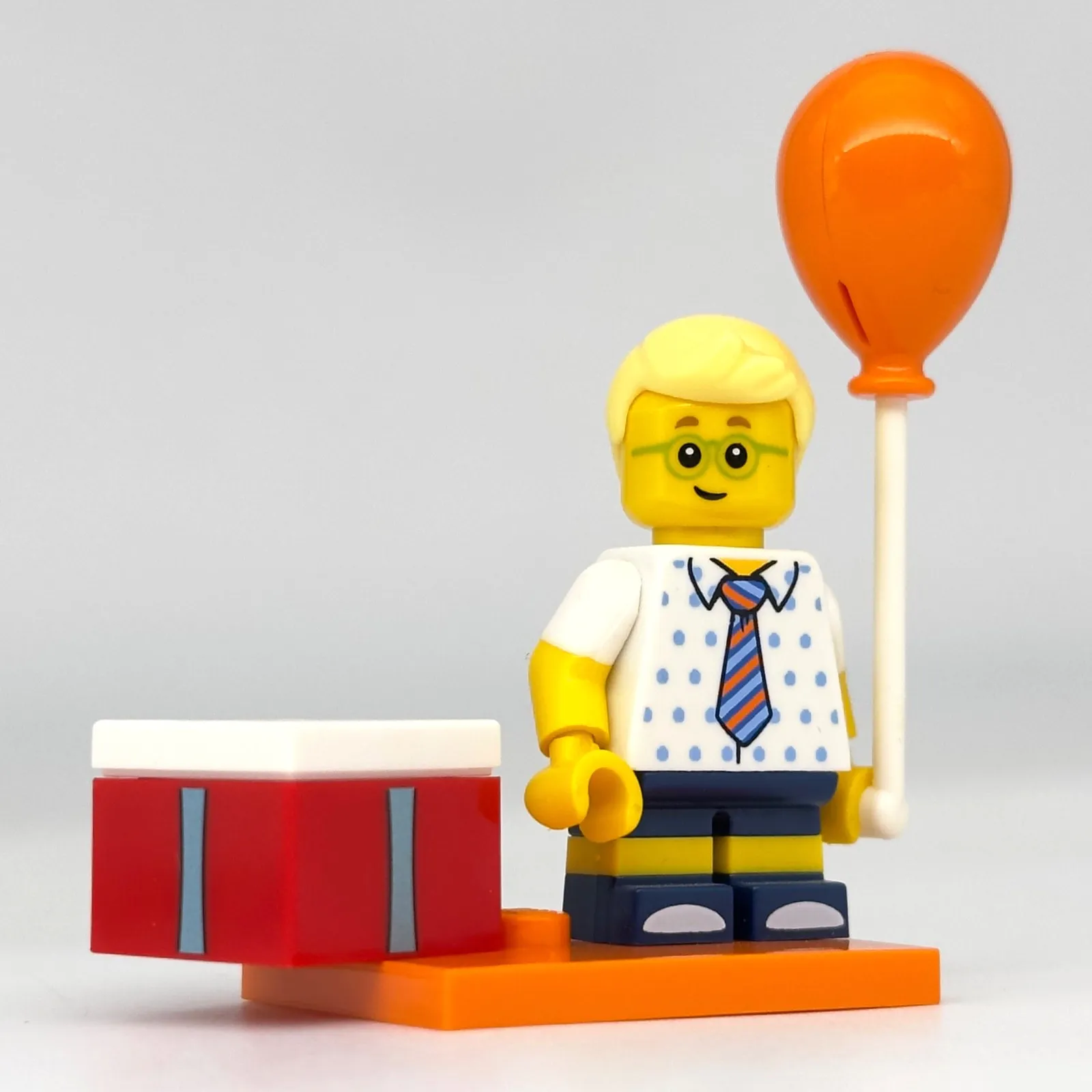 LEGO Collectable Series 18 Birthday Party Boy Minifigure w/ Gift Balloon col327