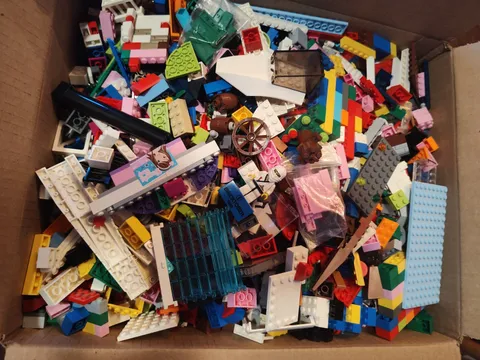 LEGO mixed pieces, includes windows, wheels, 1999 minifig. 6 lbs, 9oz.