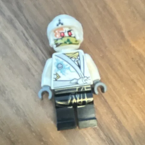LEGO White Ninja Minifigure with Hood/Headwrap and Black Legs