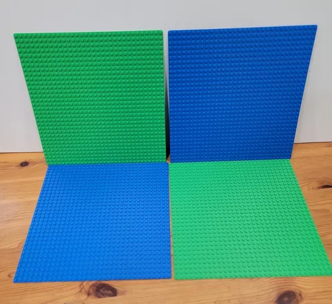 LEGO Lot of 4-3811 Base Plates (2 Green, 2 Blue) 32x32= 10" x 10 "