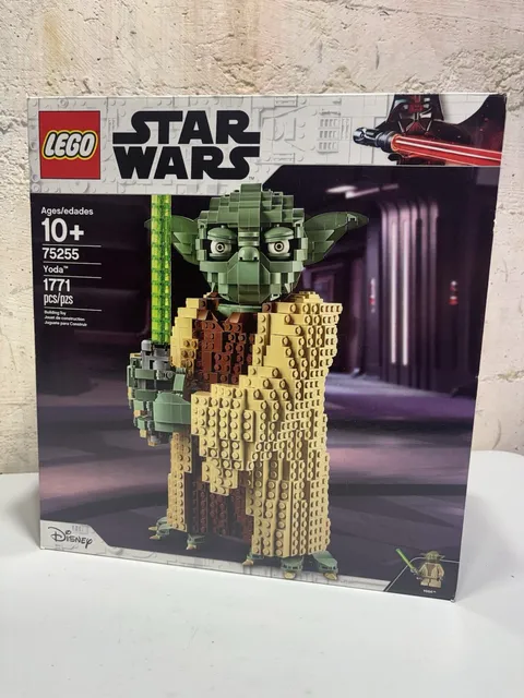 LEGO Star Wars Yoda 75255 New Sealed UCS Display Model Jedi Master Retired