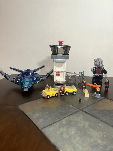 LEGO Marvel Super Heroes Captain America: Airport Battle set (76051). As Is