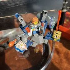 LEGO NEXO KNIGHTS: Ultimate Robin (70333) - 95% COMPLETE