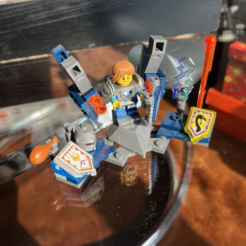 LEGO NEXO KNIGHTS: Ultimate Robin (70333) - 95% COMPLETE