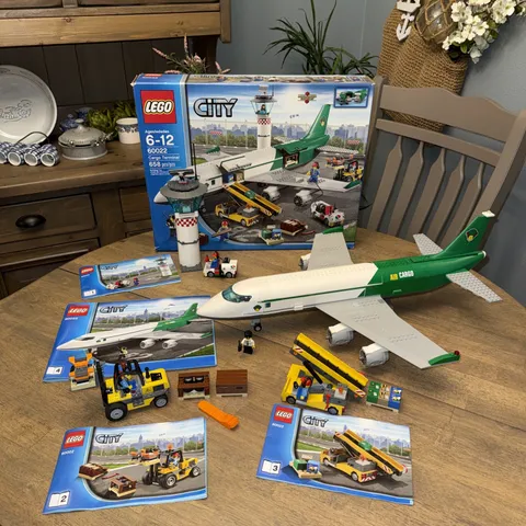 LEGO City 60022 Cargo Terminal 100% COMPLETE w/Box Manuals 5 Minifigures RETIRED