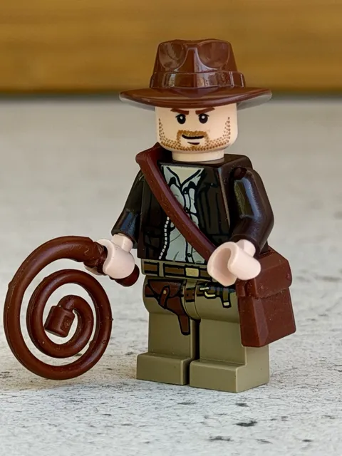 Lego Indiana Jones Minifigure Dark Brown Jacket Closed Mouth iaj001 w/ Whip
