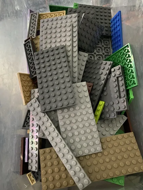 16oz Lot Of Mixed LEGO Plates A Variety Of Sizes And Colors