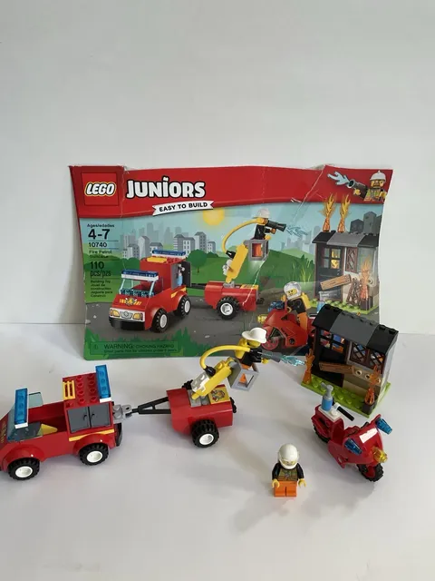 LEGO Juniors: Fire Patrol Suitcase (10740) NO CASE, USED 100% COMPLETE