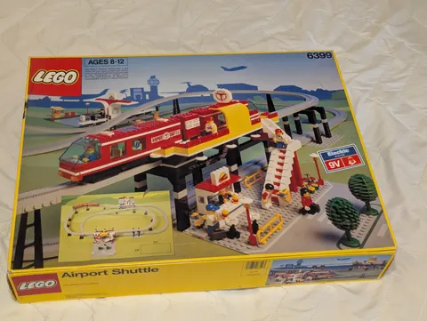 LEGO Town Set 6399 Airport Shuttle Complete Great working parts. W/ Box & Manual