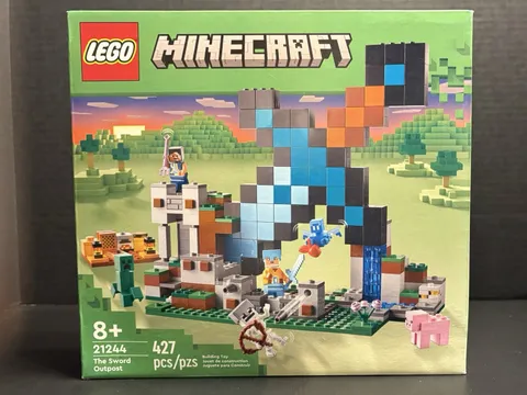 LEGO 21244 Minecraft The Sword Outpost Sealed NIB 427pc Retired Ships Fast!