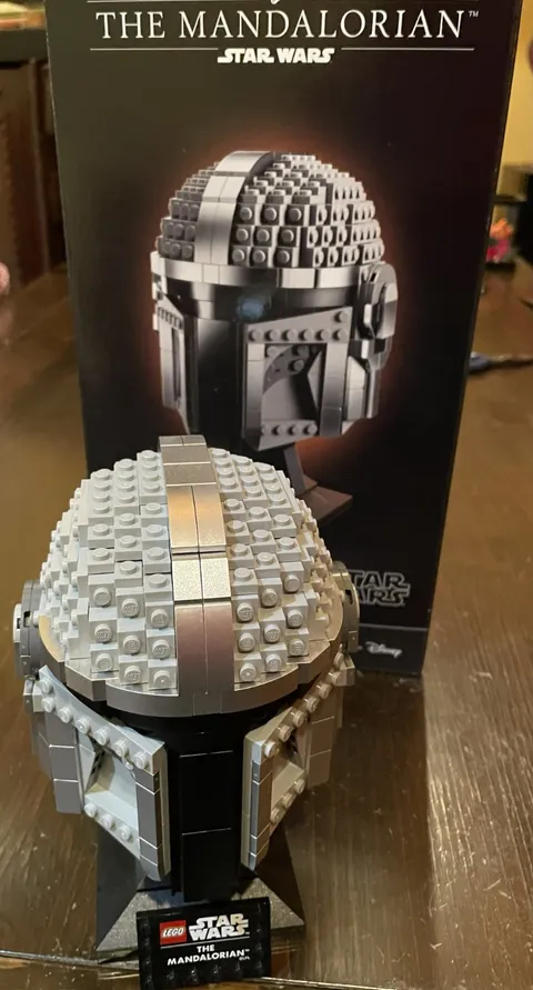 LEGO Star Wars: The Mandalorian Helmet (75328) - 100% Complete