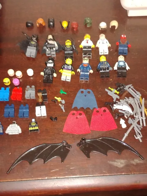 LEGO Minifigure Lot Pieces Batman, Batarang, Wings capes, Wolverine headgear