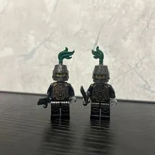 1x LEGO Minifigure Knight Kingdoms Dragon Chainmail Helmet Plume cas453 Set 7950