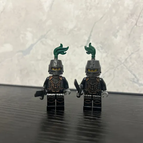 1x LEGO Minifigure Knight Kingdoms Dragon Chainmail Helmet Plume cas453 Set 7950